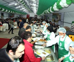 BİNLERCE VATANDAŞ İLK ORUCUNU ÇANKAYA’DA AÇTI