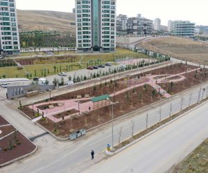 ALACAATLI’YA YOL BOYUNCA YENİ PARK