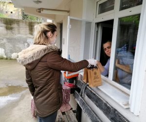 MAHALLELERDE SAĞLIK SETİ DAĞITIMI SÜRÜYOR