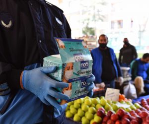 ANKARA ZABITASI PAZARCI ESNAFINA MASKE DAĞITIYOR