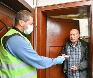 BÜYÜKŞEHİR’DEN 65 YAŞ ÜSTÜ VATANDAŞLARA DA MASKE