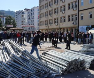 RİZE’DE ÇADIR VE GÜNEŞ ENERJİ SİSTEMİ DAĞITILDI