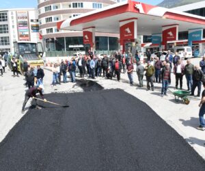 ARTVİN’DE YOLLAR ASFALTLANMAYA BAŞLANDI