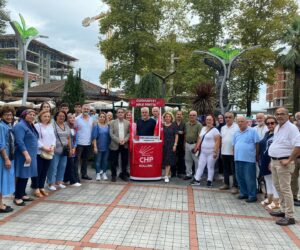 RİZE CHP MEMİŞAĞA PARKINDA AŞURE DAĞITTI