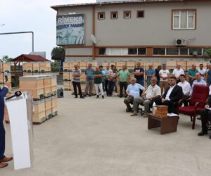 RİZE’DE ARICILARA BİN 341 ADET KOVAN DAĞITILDI