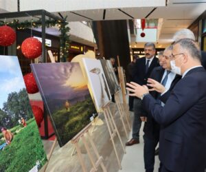 RİZE’DE ÇAY VE İNSAN FOTOĞRAF SERGİSİ İLGİ GÖRÜYOR