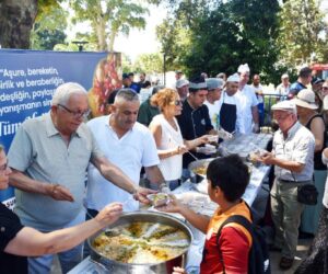 KDZ. EREĞLİ BELEDİYESİ, 3 BİN KİŞİYE AŞURE DAĞITTI