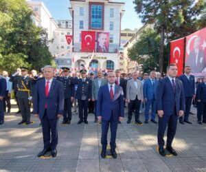 HOPA ATATÜRK’ÜN HUZURUNDA TEK YÜREK OLDU