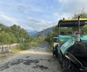 KEMALPAŞA’DA KÖY YOLLARI ASFALTLANIYOR