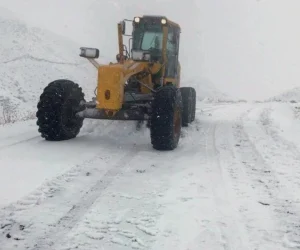 KAR YOLLARI KAPADI