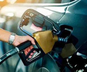 Dünya da petrol fiyatları düşüyor,bizde sürekli artıyor