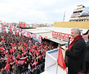 MANSUR YAVAŞ BATIKENT’TE: “HÜKMETMEYE GELMEDİK, HİZMET YAPMAYA GELDİK”