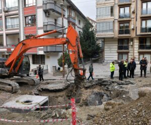 ASKİ’DEN YILLARDIR SEL BASKINI YAŞANAN BARIŞYOLU CADDESİ’NE MÜDAHALE