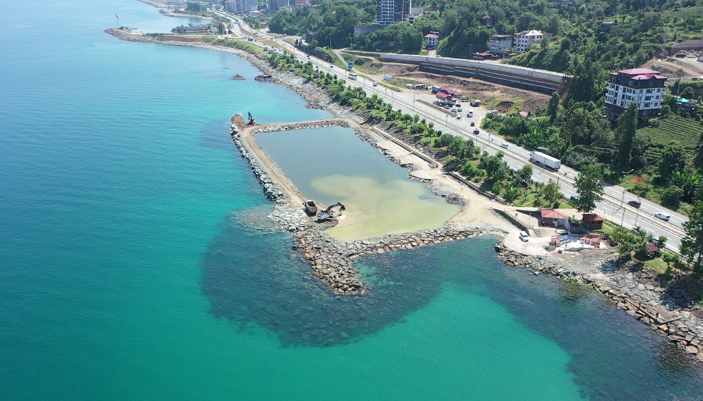 RİZE BELEDİYESİ, HALK PLAJI İÇİN ÇALIŞMALARI BAŞLATTI